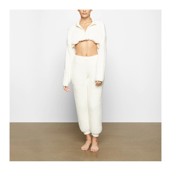 Skims Cozy Knit Cropped Pullover - Picture 9 of 9